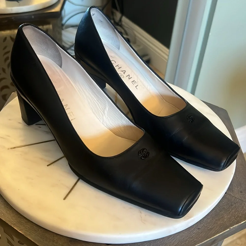 ๐ 1 hour sale. Chanel, size 8, Black Women's Heels - Picture 1 of 13